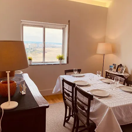 Apartamento T3 Com Varanda E Vista O Mar *
