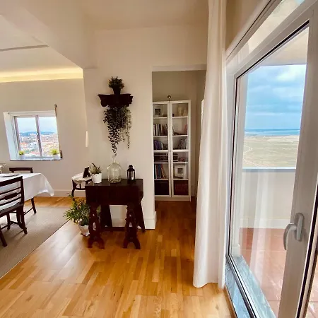 Apartamento T3 Com Varanda E Vista O Mar